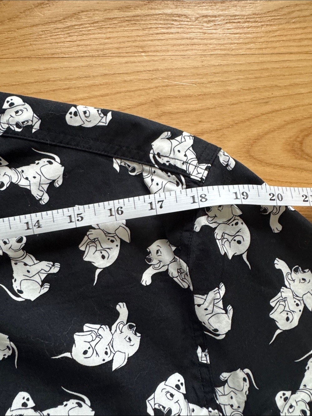 Disney 101 Dalmatians Button Up Shirt Size M Black Puppy Print - Picture 7 of 11